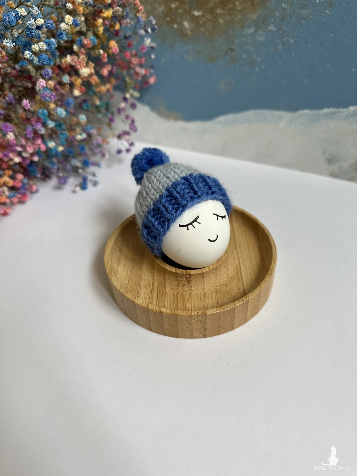 Czapeczka z pomponem na jajka wielkanocne - 1 szt.